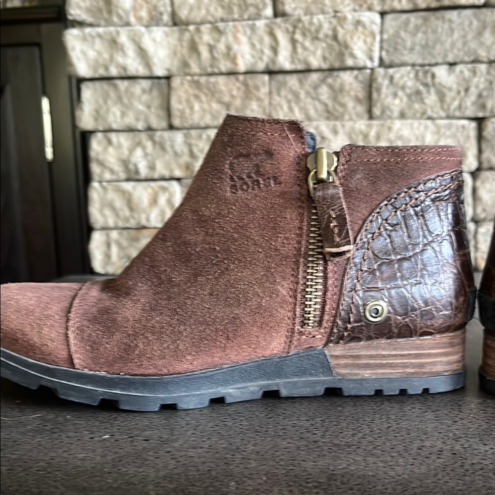Sorel Brown Ankle Booties with Rugged Sole - Picture 3 of 7